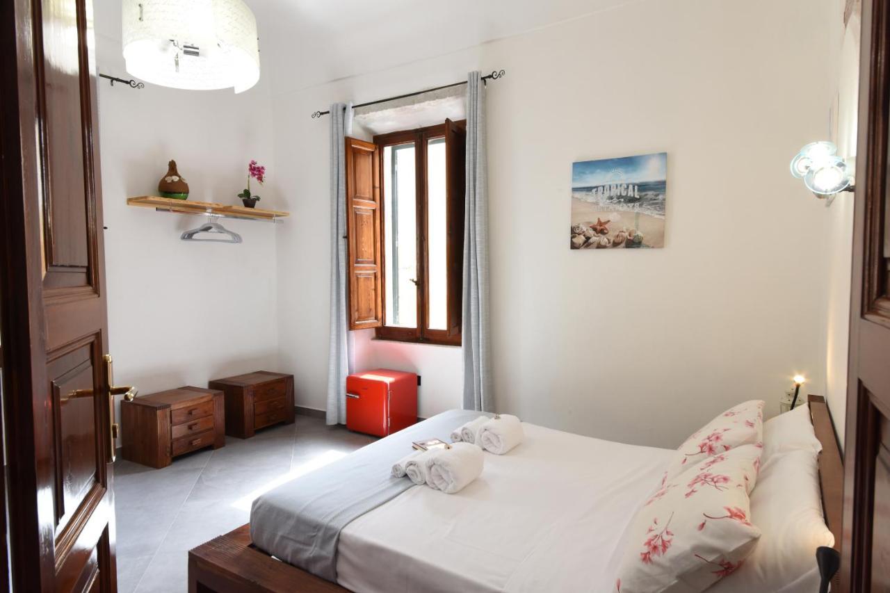 La Casa Di Dario Hotel La Maddalena  Bagian luar foto