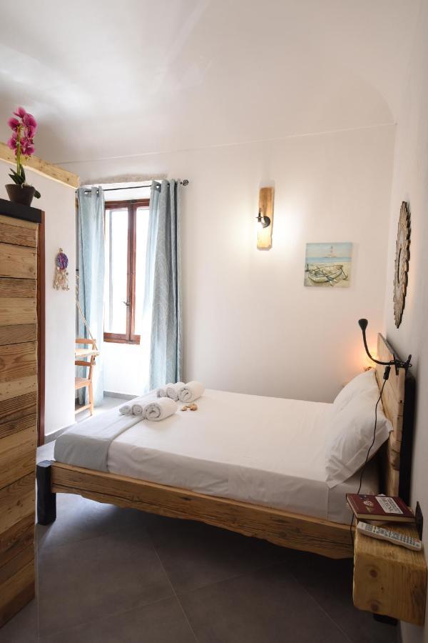 La Casa Di Dario Hotel La Maddalena  Bagian luar foto