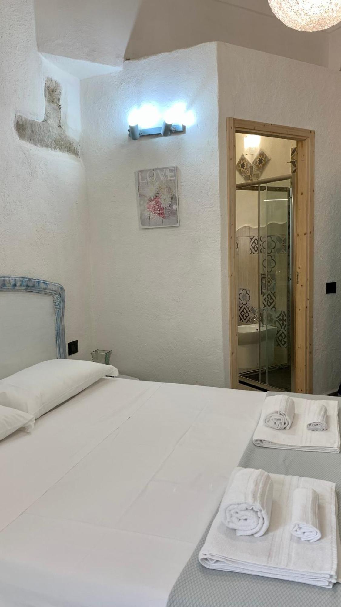 La Casa Di Dario Hotel La Maddalena  Bagian luar foto