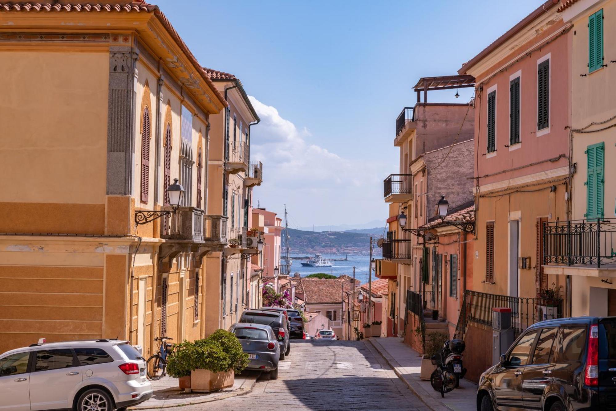 La Casa Di Dario Hotel La Maddalena  Bagian luar foto